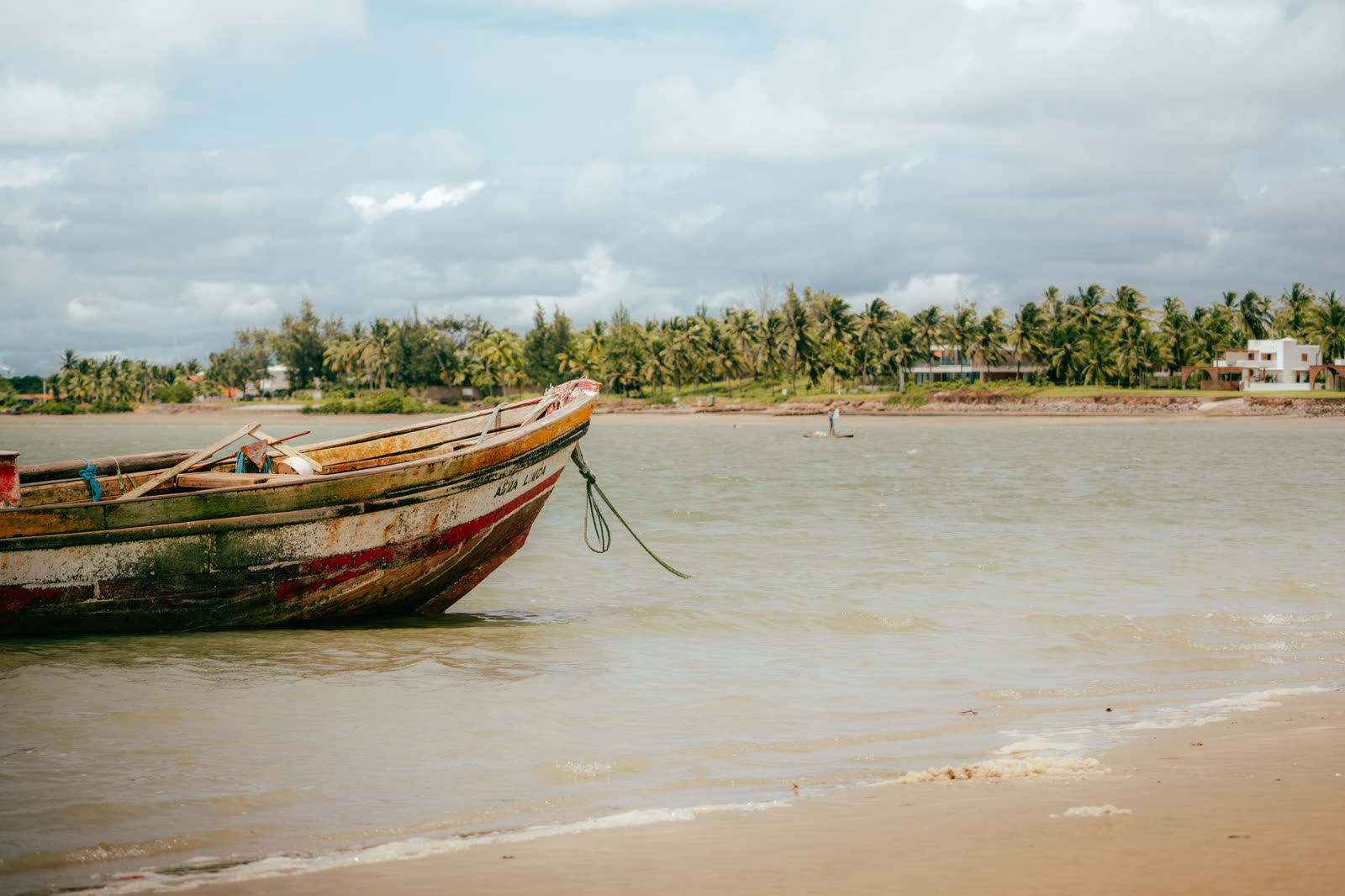 Jangada na praia da Ilha do Guajiru