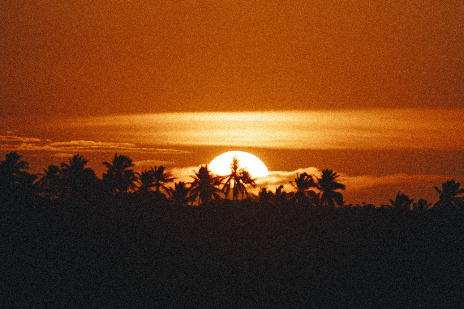 Pôr do sol sobre o mar da Taíba